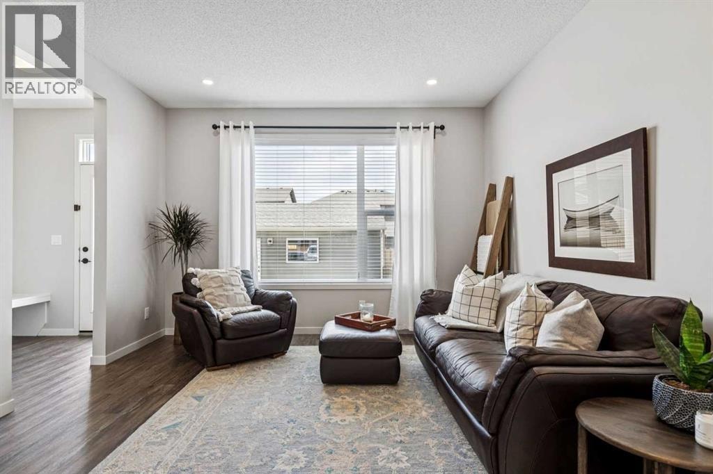 43 Willow Crescent — photo 2