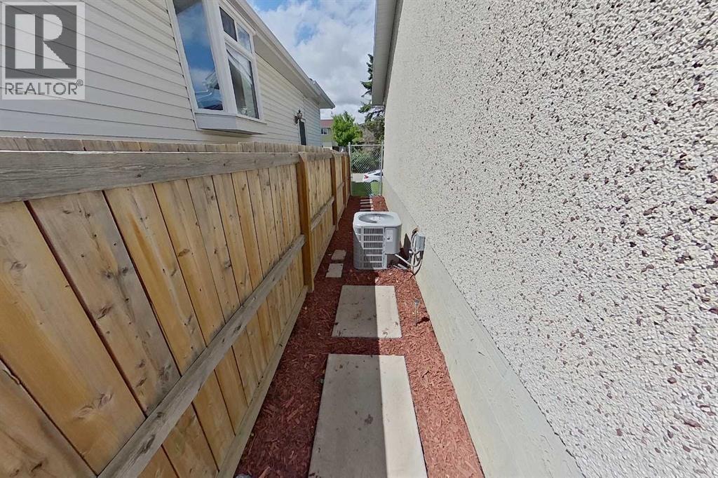 3232 Doverville Crescent SE — photo 31