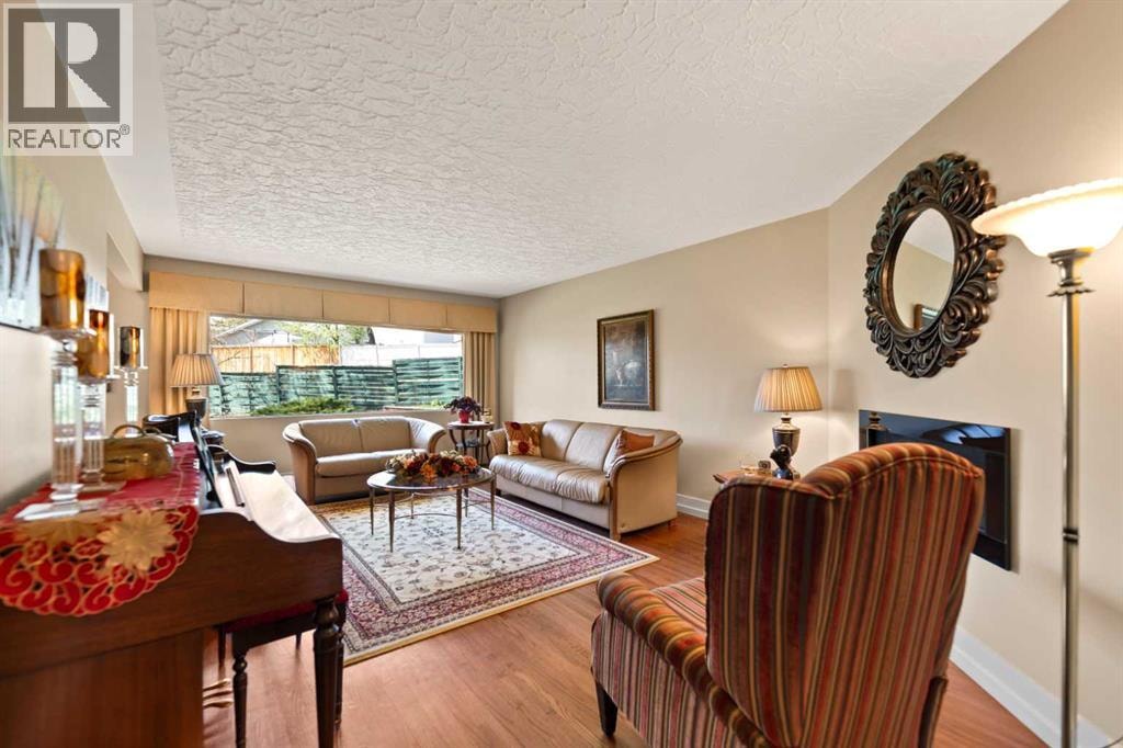 55 Kelvin Place SW — photo 3