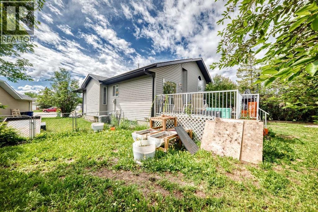 275 6 Avenue NW — photo 37
