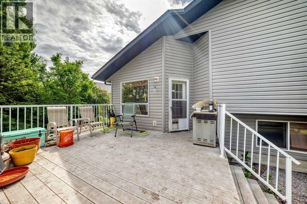 275 6 Avenue NW — photo 33