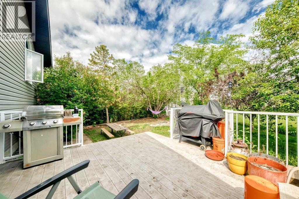 275 6 Avenue NW — photo 31
