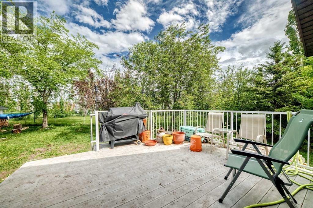 275 6 Avenue NW — photo 32