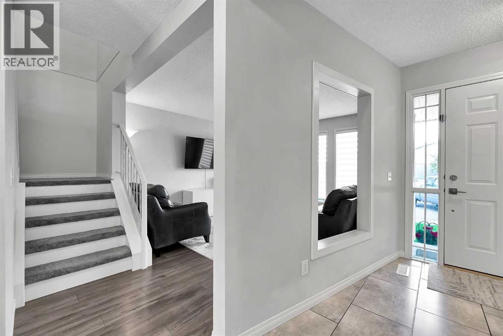 19 Templeton Bay NE — photo 4