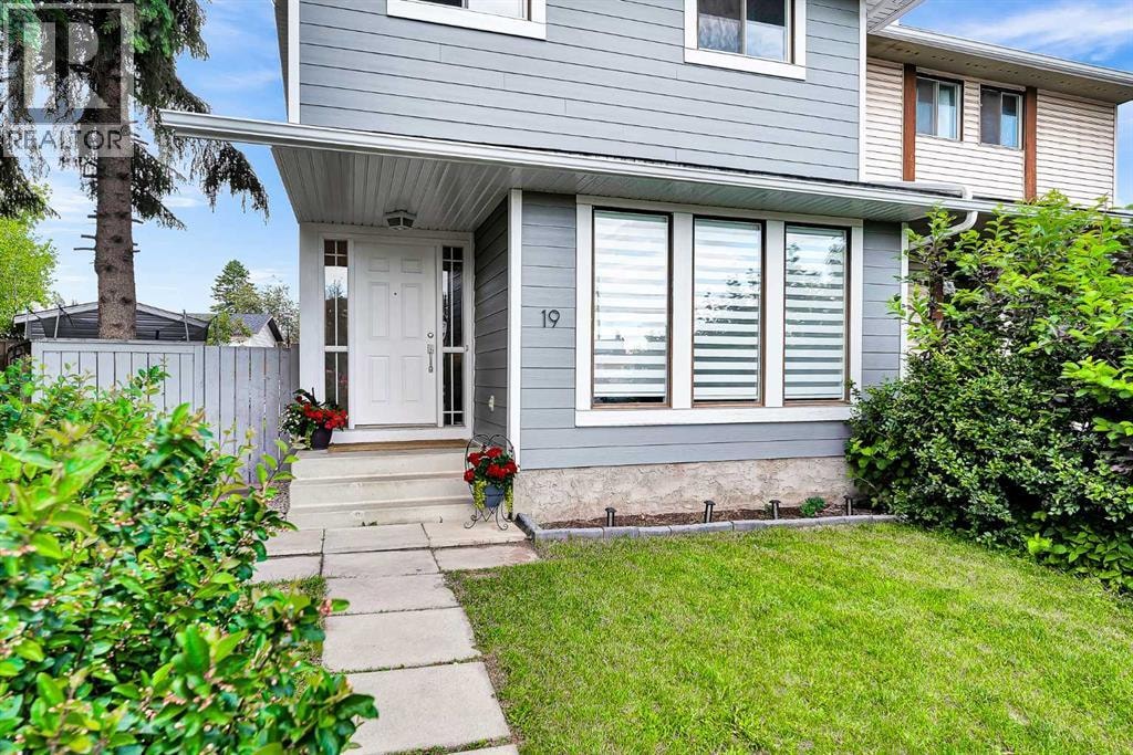 19 Templeton Bay NE — photo 2