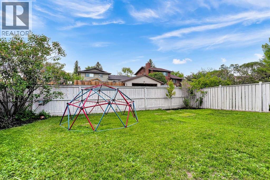 19 Templeton Bay NE — photo 37