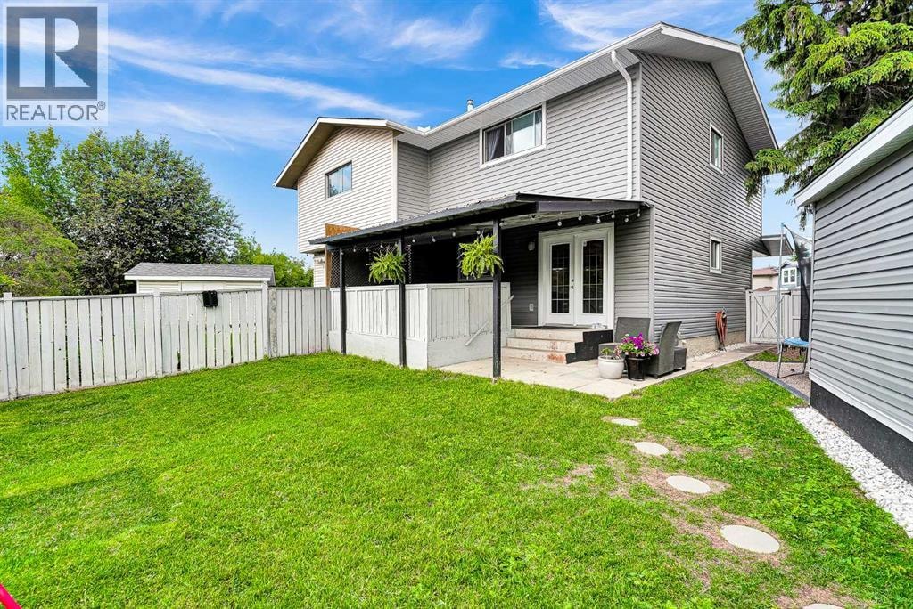 19 Templeton Bay NE — photo 42