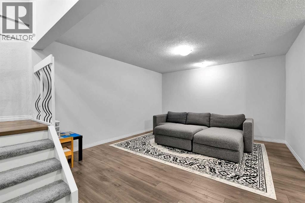 19 Templeton Bay NE — photo 45