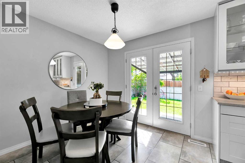 19 Templeton Bay NE — photo 10