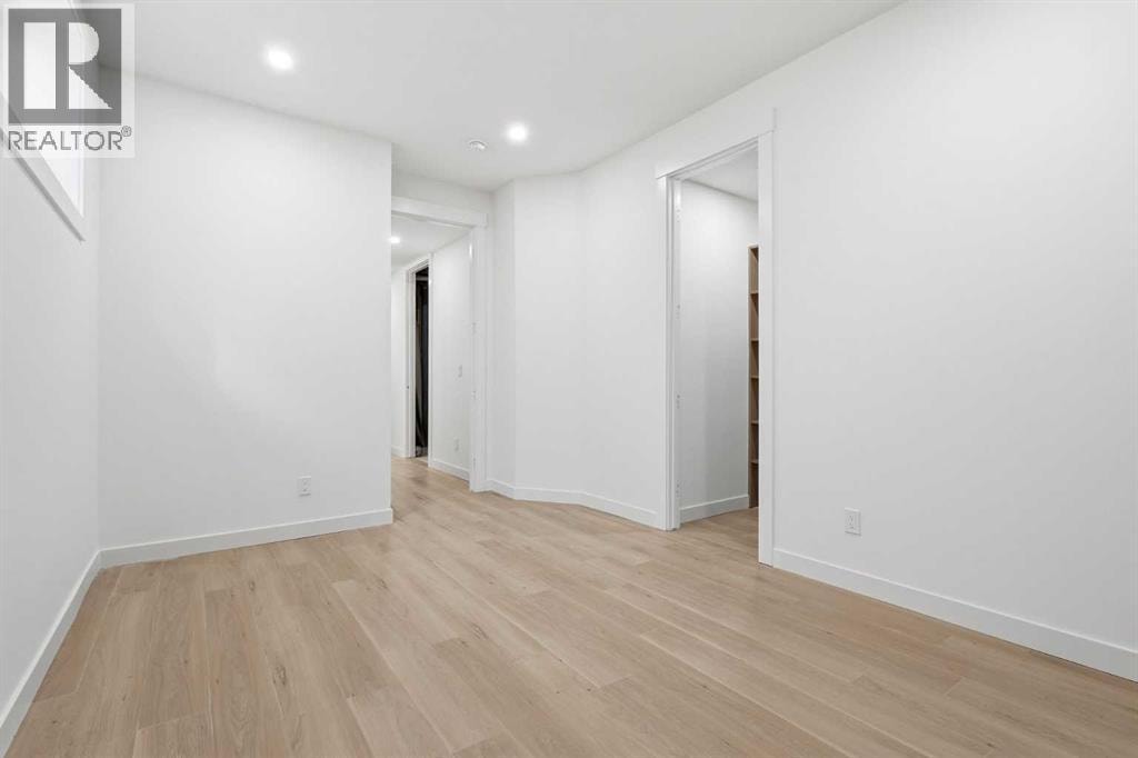 1417 44 Street SW — photo 44