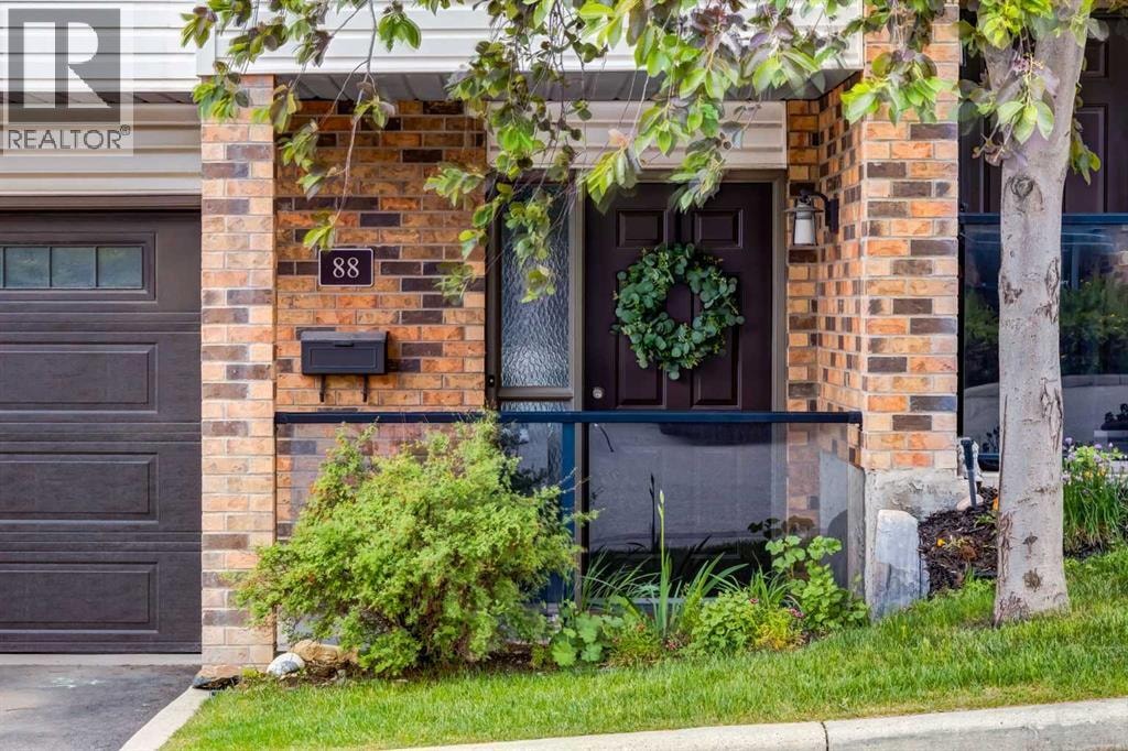 88 Coachway Gardens SW — photo 2