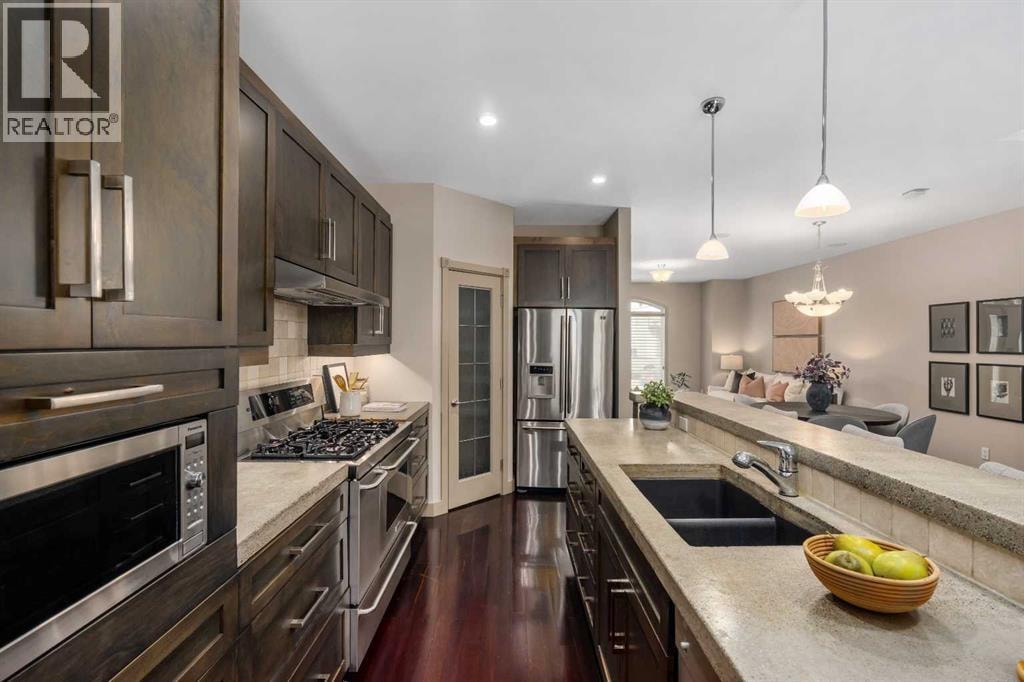 409 19 Avenue NE — photo 13