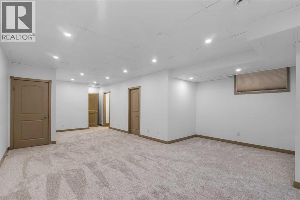 409 19 Avenue NE — photo 32