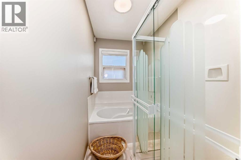 2212 4 Street NE — photo 24