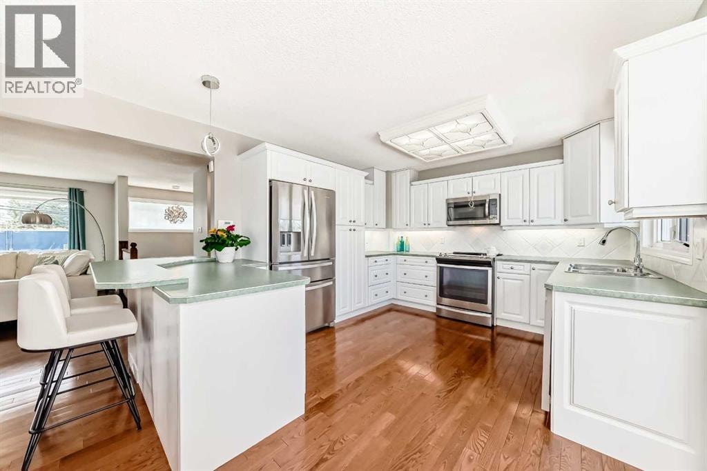 2212 4 Street NE — photo 13