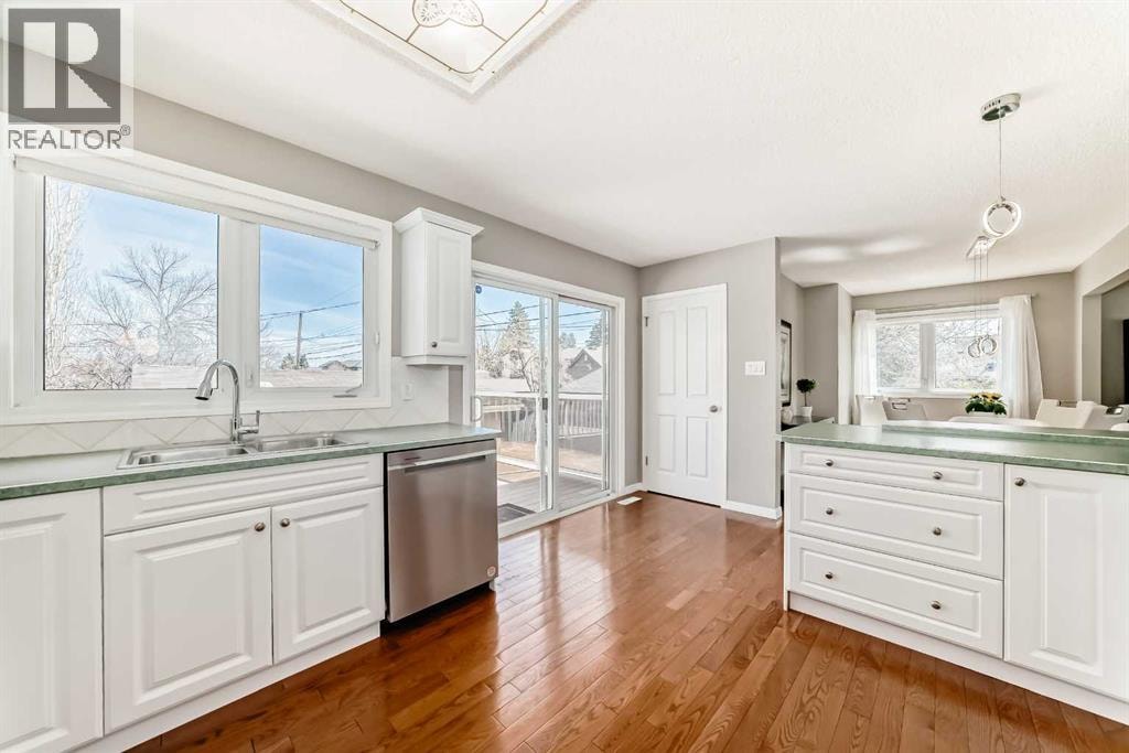 2212 4 Street NE — photo 15