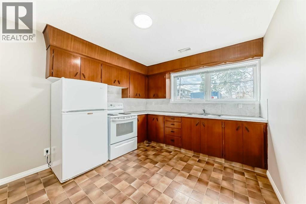 2212 4 Street NE — photo 29