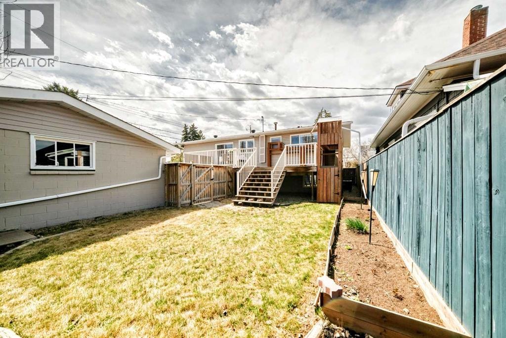 2212 4 Street NE — photo 46
