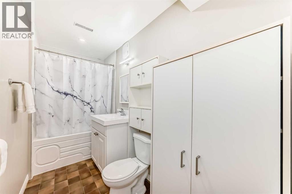 2212 4 Street NE — photo 36