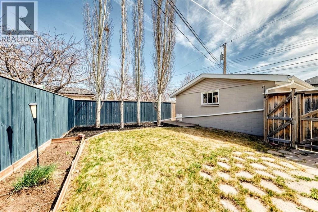 2212 4 Street NE — photo 43