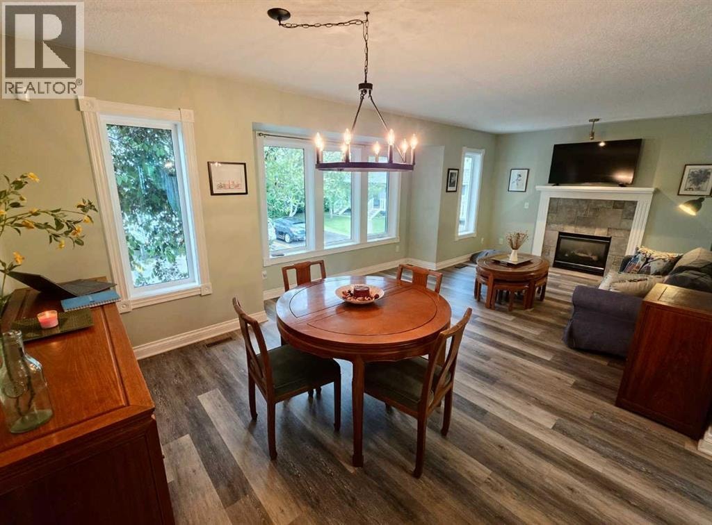 672 Killarney Glen Court SW — photo 3