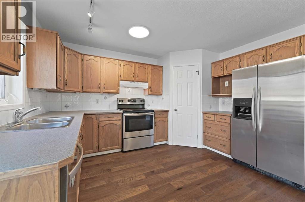 182 Coventry Close NE — photo 12