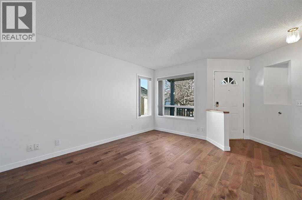 182 Coventry Close NE — photo 5
