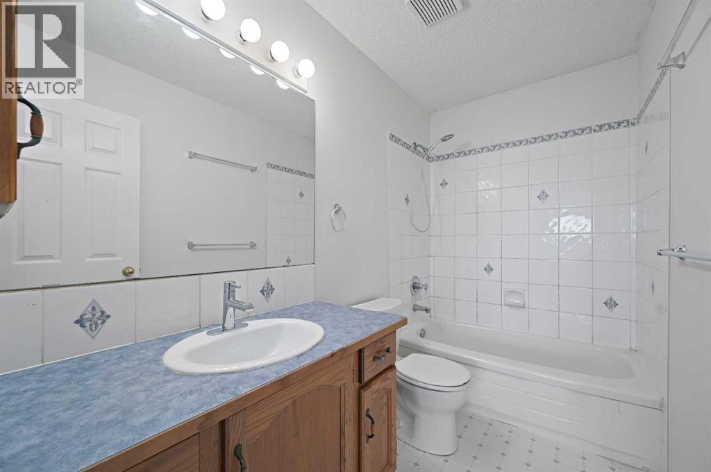 182 Coventry Close NE — photo 21