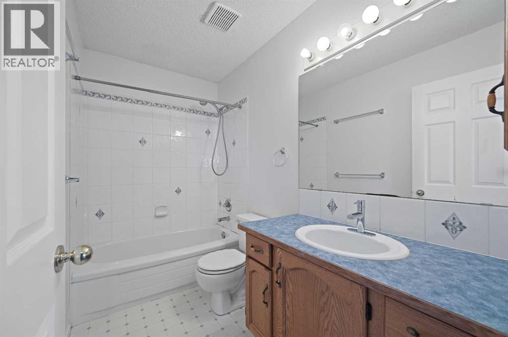 182 Coventry Close NE — photo 22