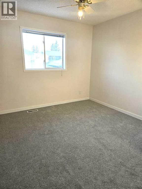 182 Coventry Close NE — photo 23