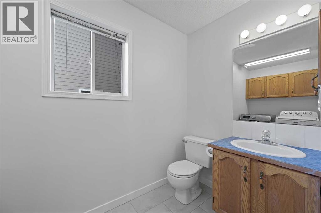 182 Coventry Close NE — photo 16