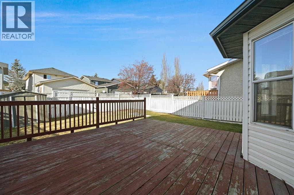 182 Coventry Close NE — photo 29