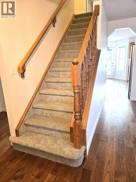 182 Coventry Close NE — photo 17