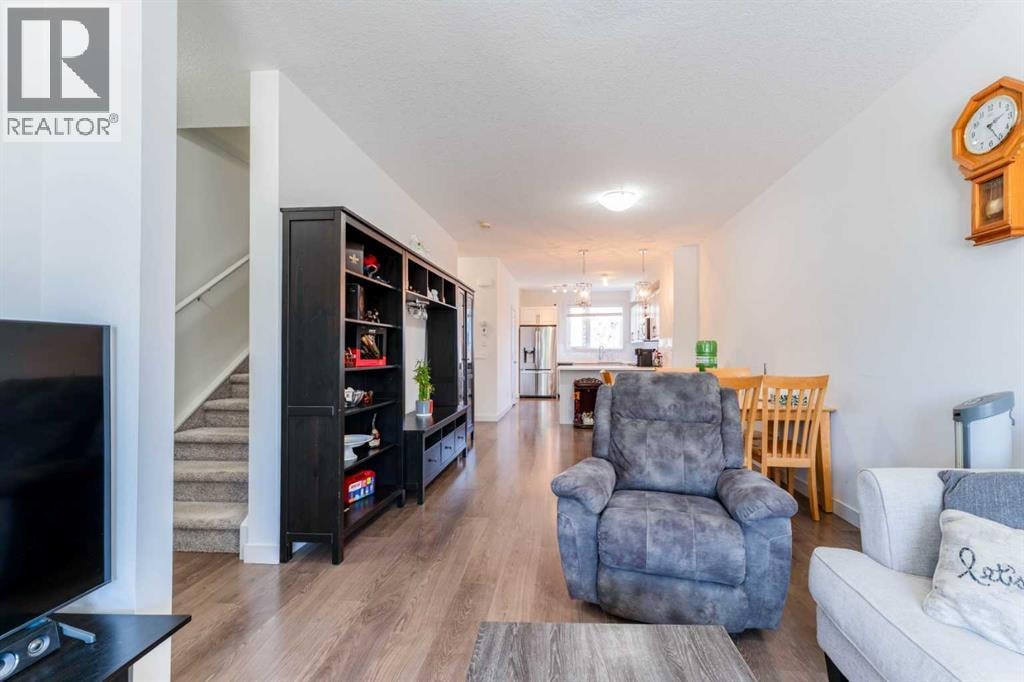314 Redstone Boulevard NE — photo 3