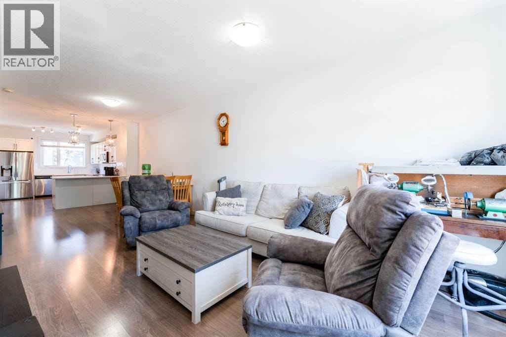 314 Redstone Boulevard NE — photo 2