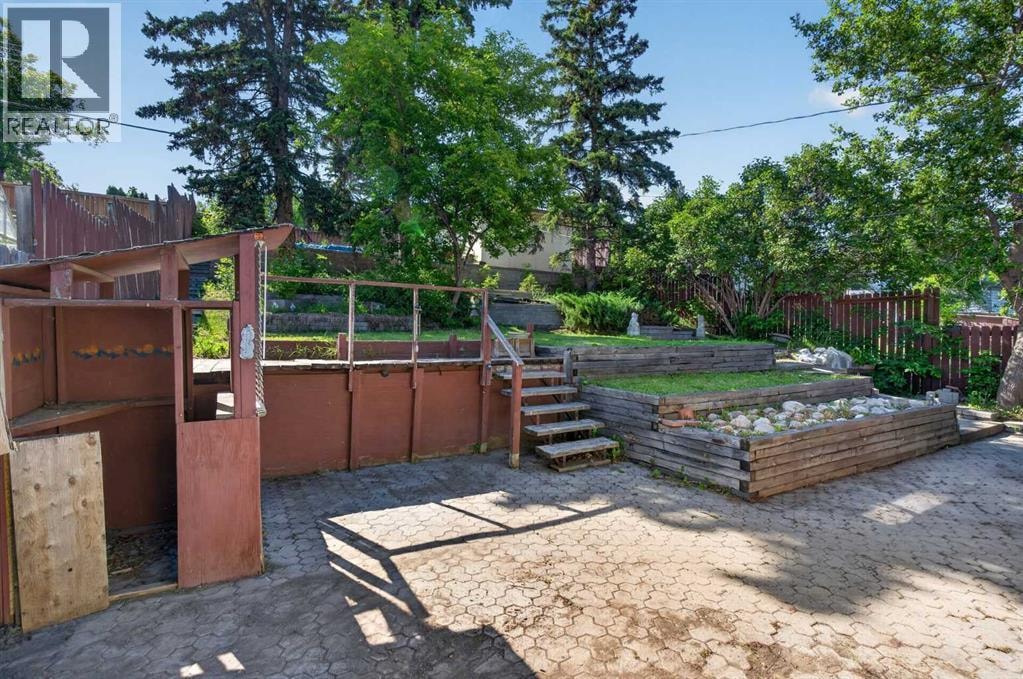 36 Hazelwood Crescent SW — photo 3