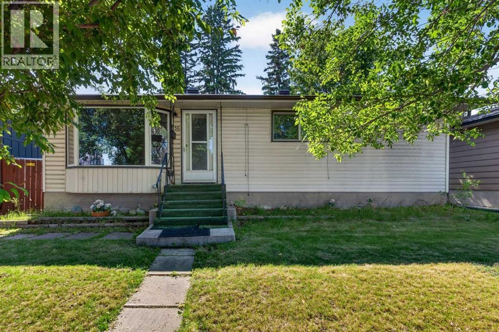 36 Hazelwood Crescent SW — photo 1