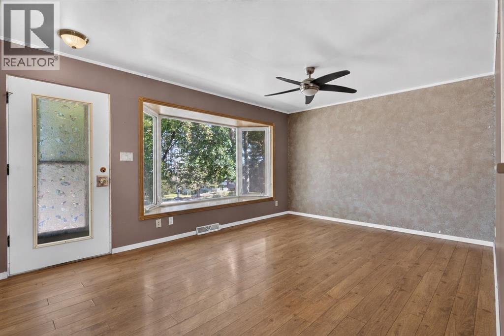 36 Hazelwood Crescent SW — photo 10
