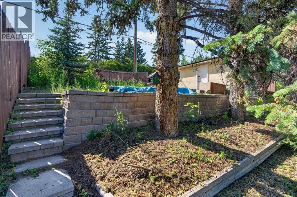 36 Hazelwood Crescent SW — photo 8