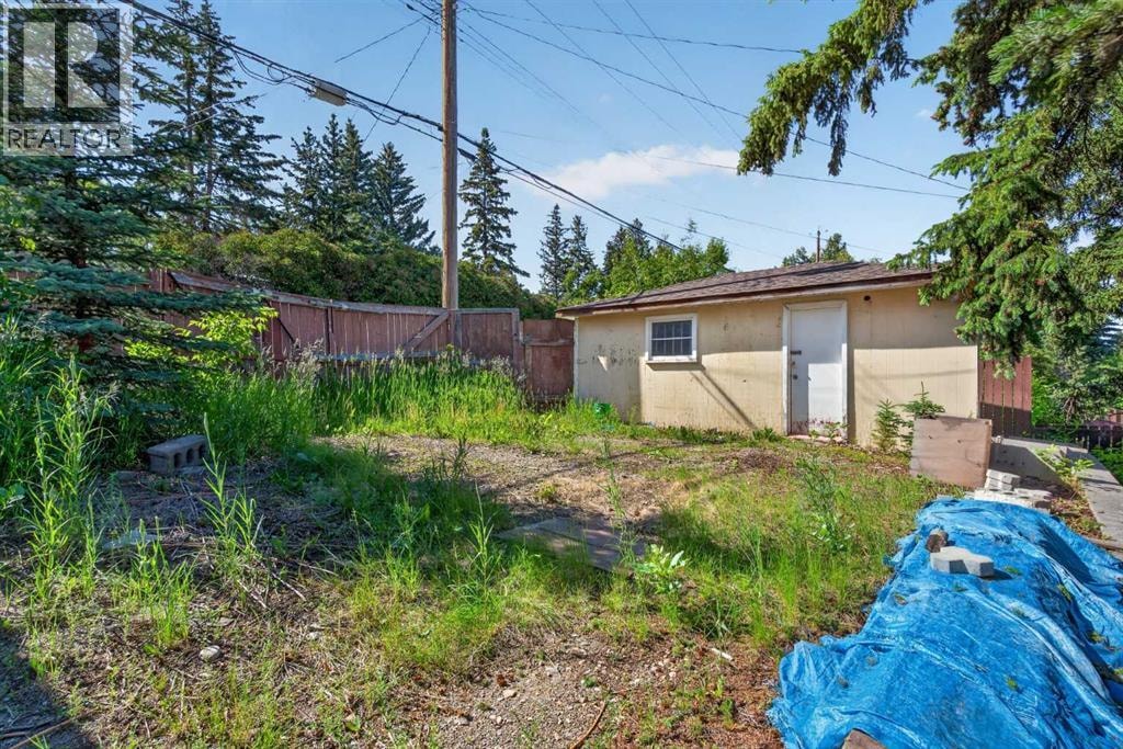 36 Hazelwood Crescent SW — photo 9