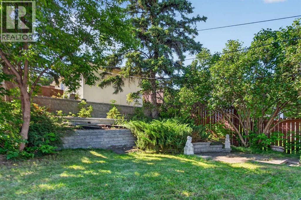 36 Hazelwood Crescent SW — photo 5