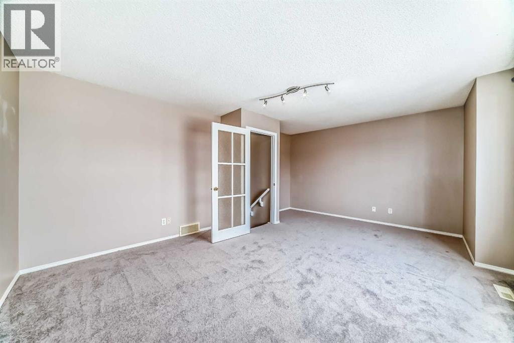 9 Somerside Crescent SW — photo 31