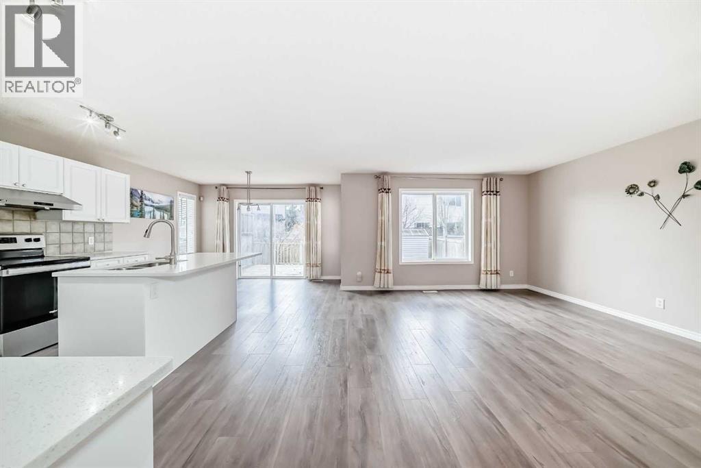 9 Somerside Crescent SW — photo 2