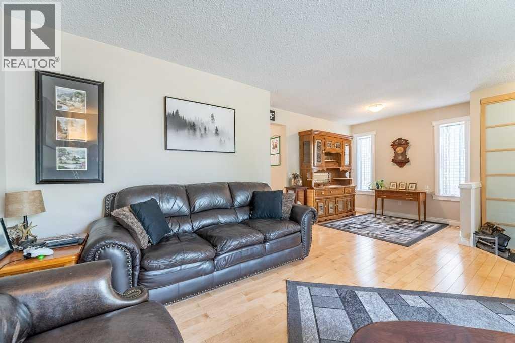 250 Mt Lorette Close SE — photo 4