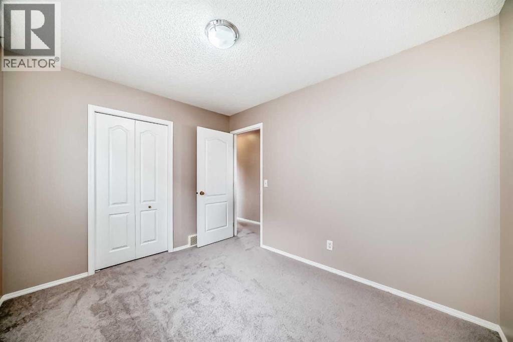9 Somerside Crescent SW — photo 36