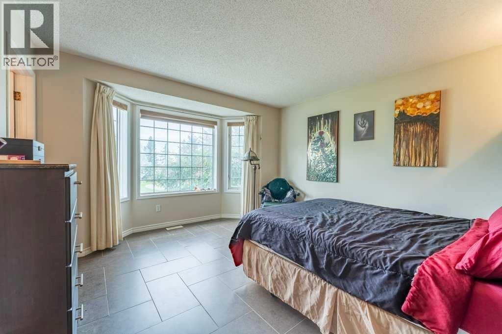 250 Mt Lorette Close SE — photo 14