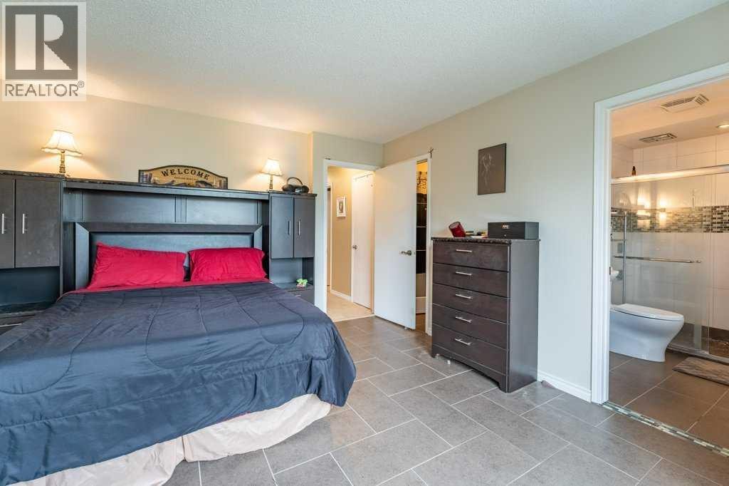 250 Mt Lorette Close SE — photo 15