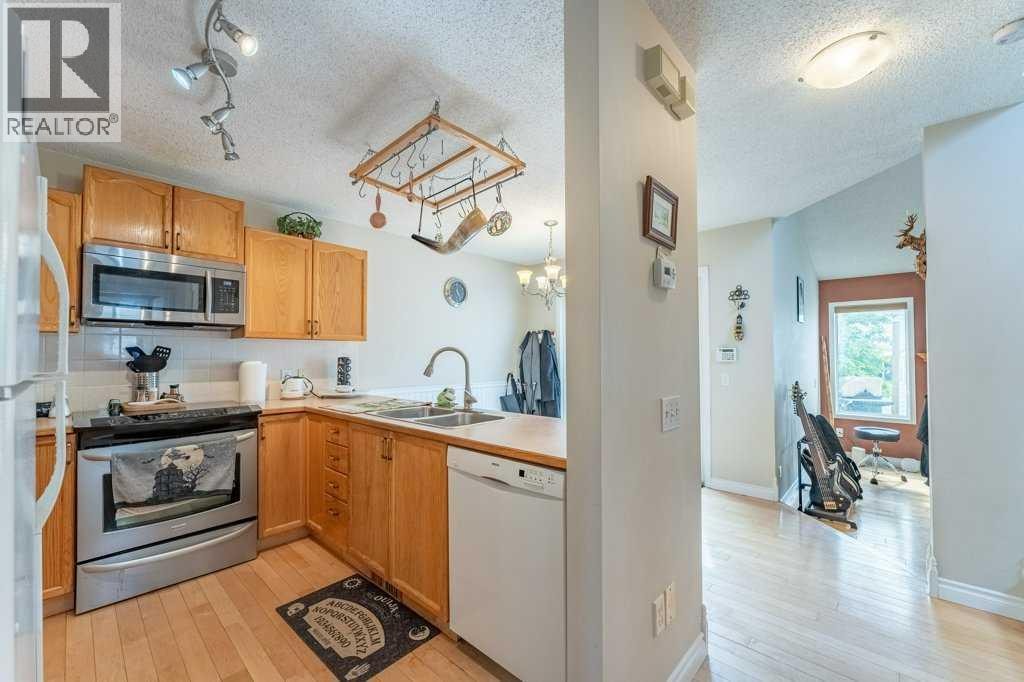250 Mt Lorette Close SE — photo 6