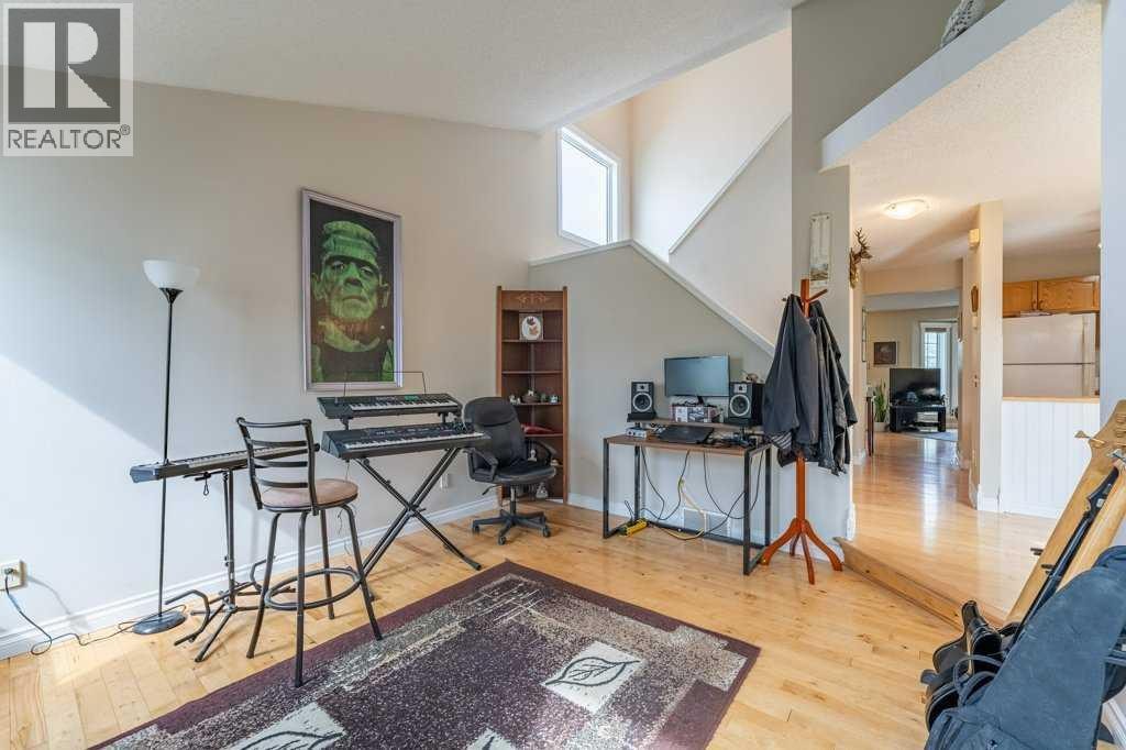 250 Mt Lorette Close SE — photo 12