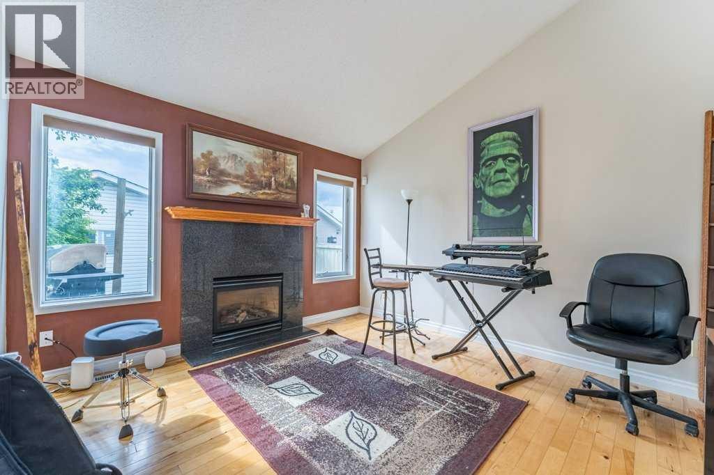 250 Mt Lorette Close SE — photo 11